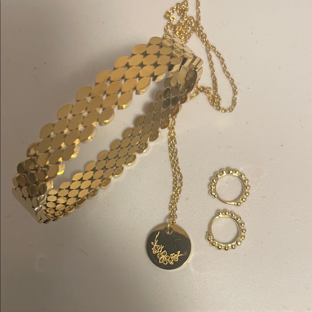 Elegant Gold Jewelry Set